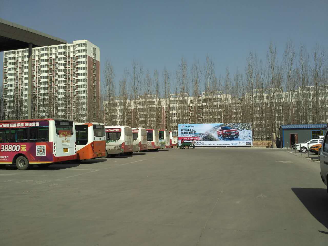 汽车站大型广告牌