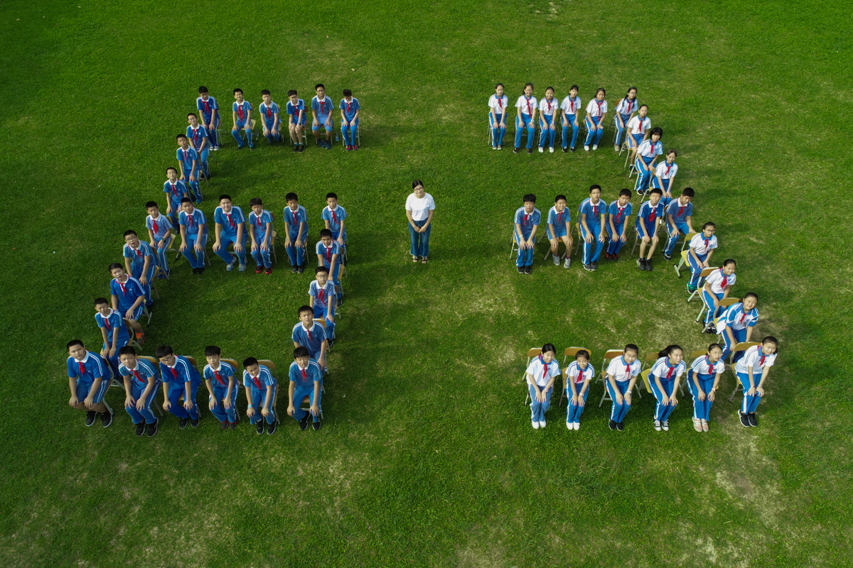 新生学校六年级3班毕业照