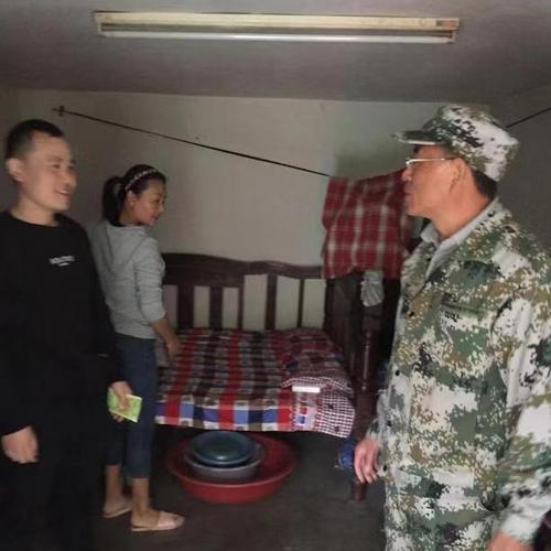 新浒物业开展车库出租住人排查整治行动